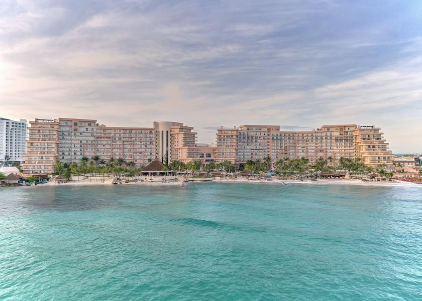 Quintana Roo Cancun Exterior Detail