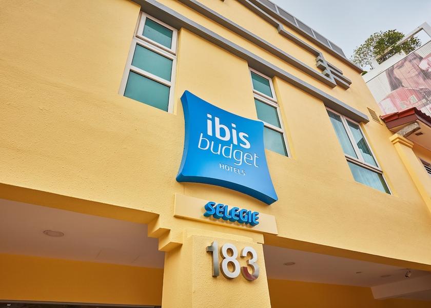  Singapore Exterior Detail