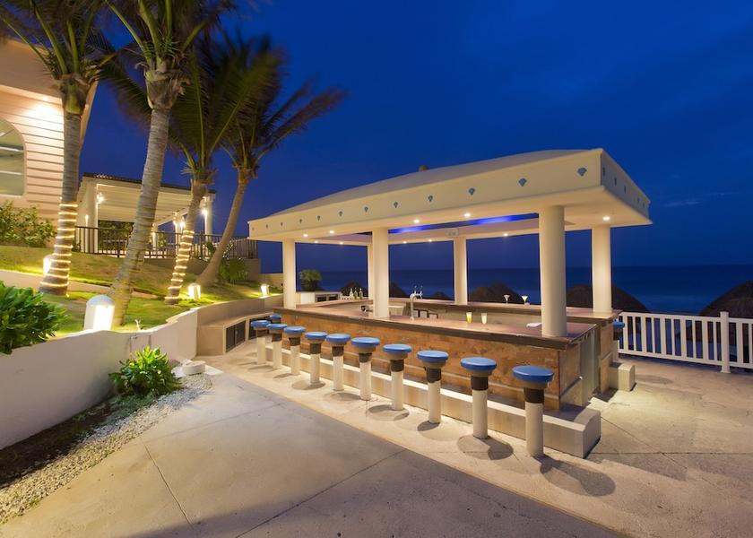 Quintana Roo Cancun Pool Side Bar