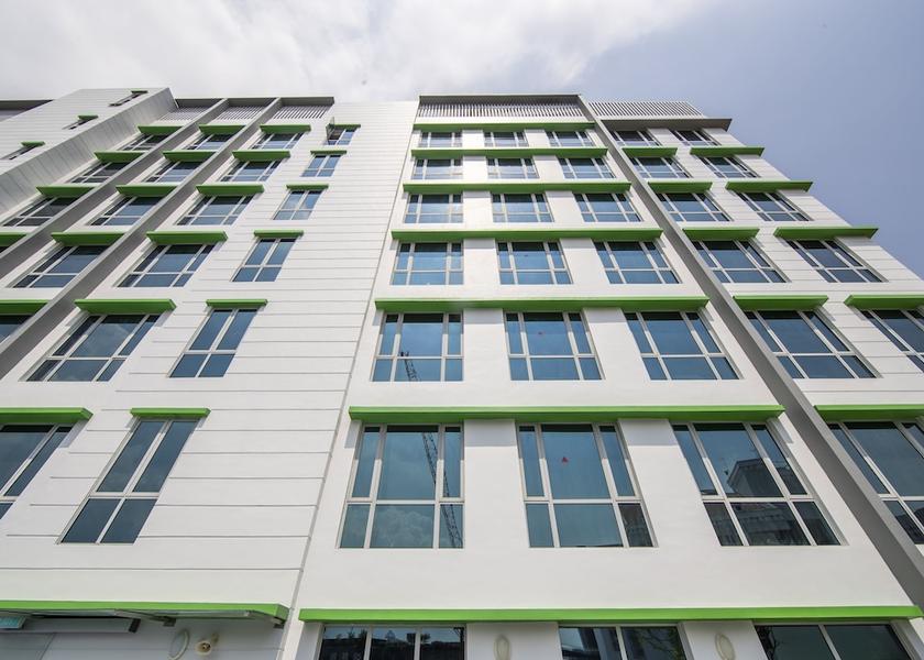  Singapore Exterior Detail